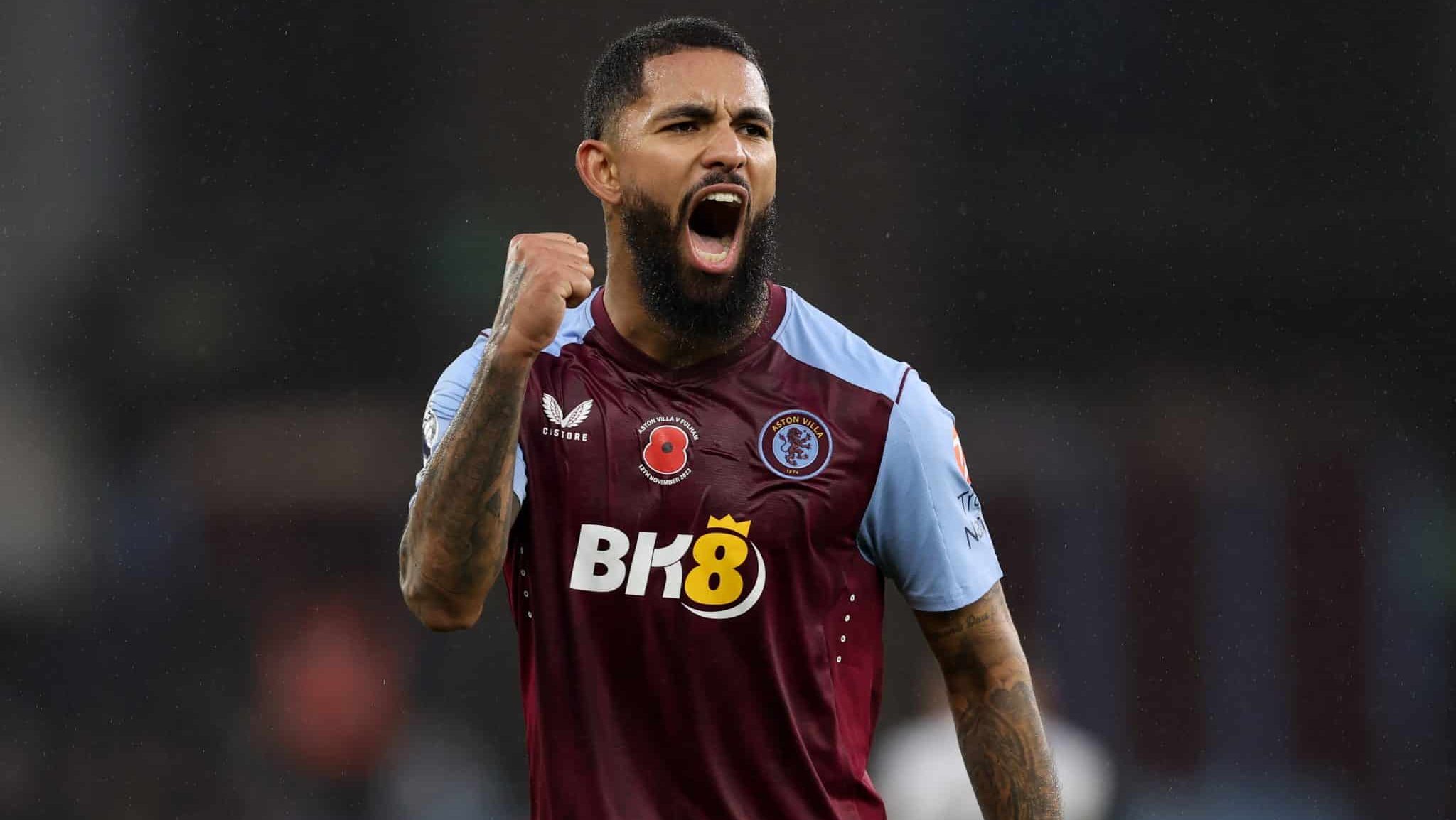 Douglas Luiz em ação pelo Aston Villa