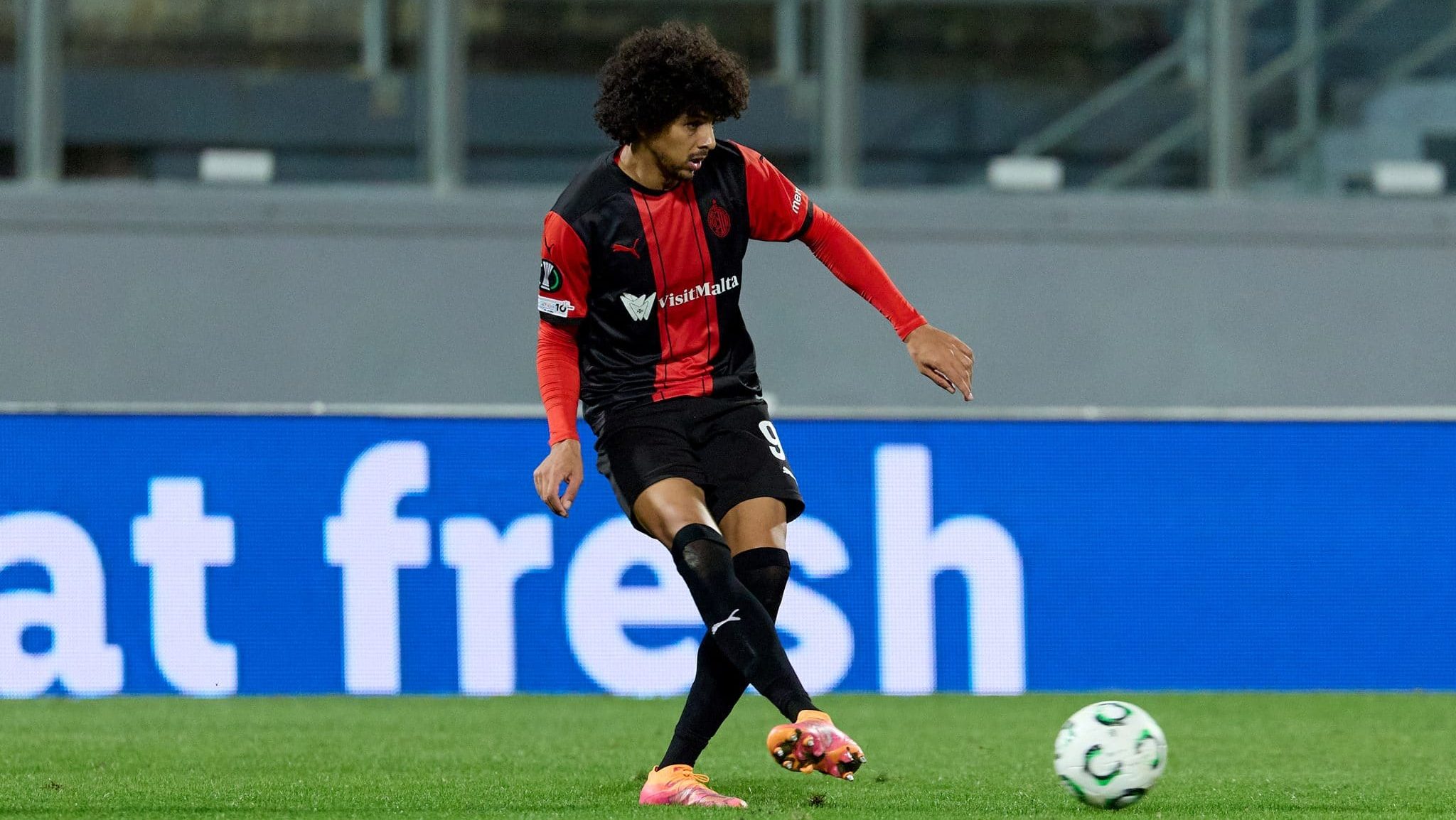 Emerson Marcelina em ação pelo Hamrun Spartans