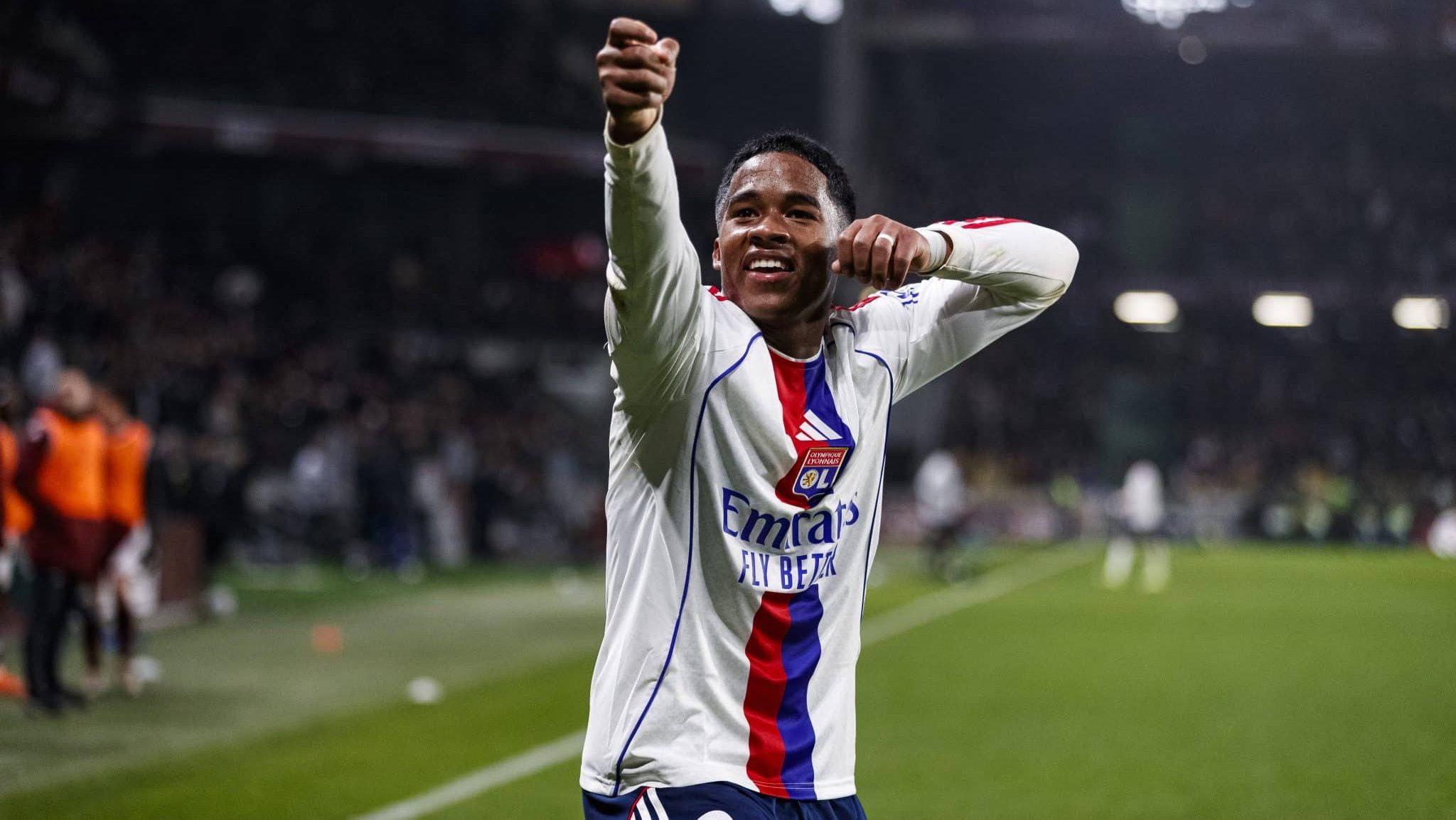 Endrick marcou um hat-trick contra o Metz