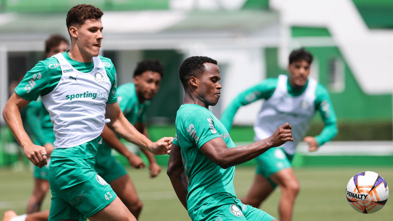 Jhon Arias treinando no Palmeiras