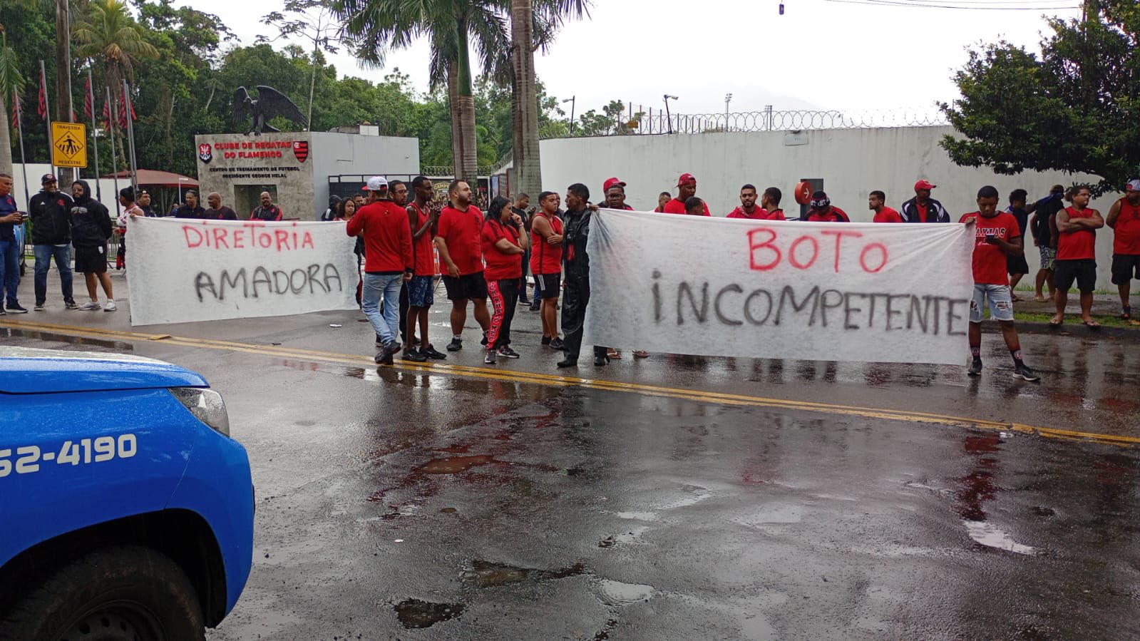 Torcedores do Flamengo protestam