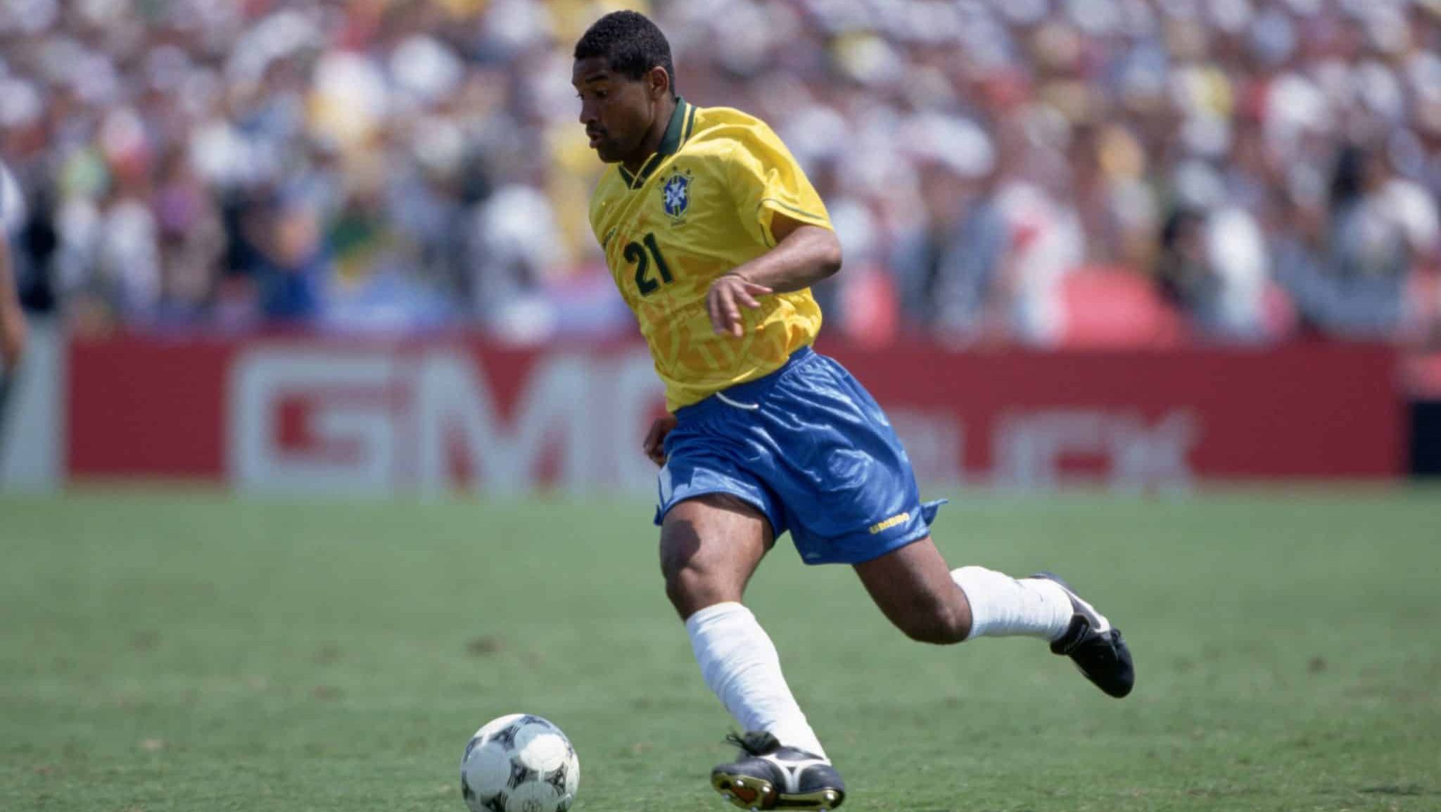 Viola em ação pela Seleção na Copa do Mundo de 1994