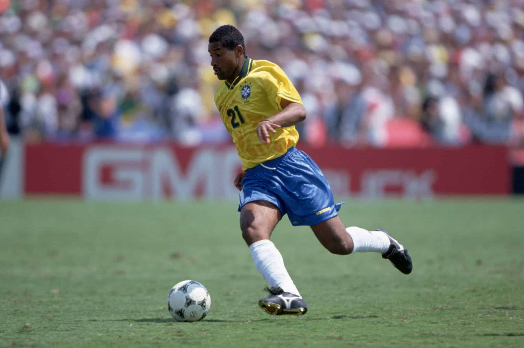 Viola em ação pela Seleção na Copa do Mundo de 1994