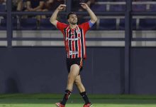 Calleri comemorando com pelo São Paulo