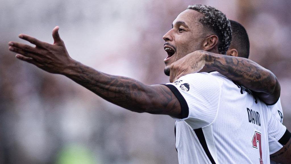 David comemorando seu gol pelo Vasco contra o Grêmio
