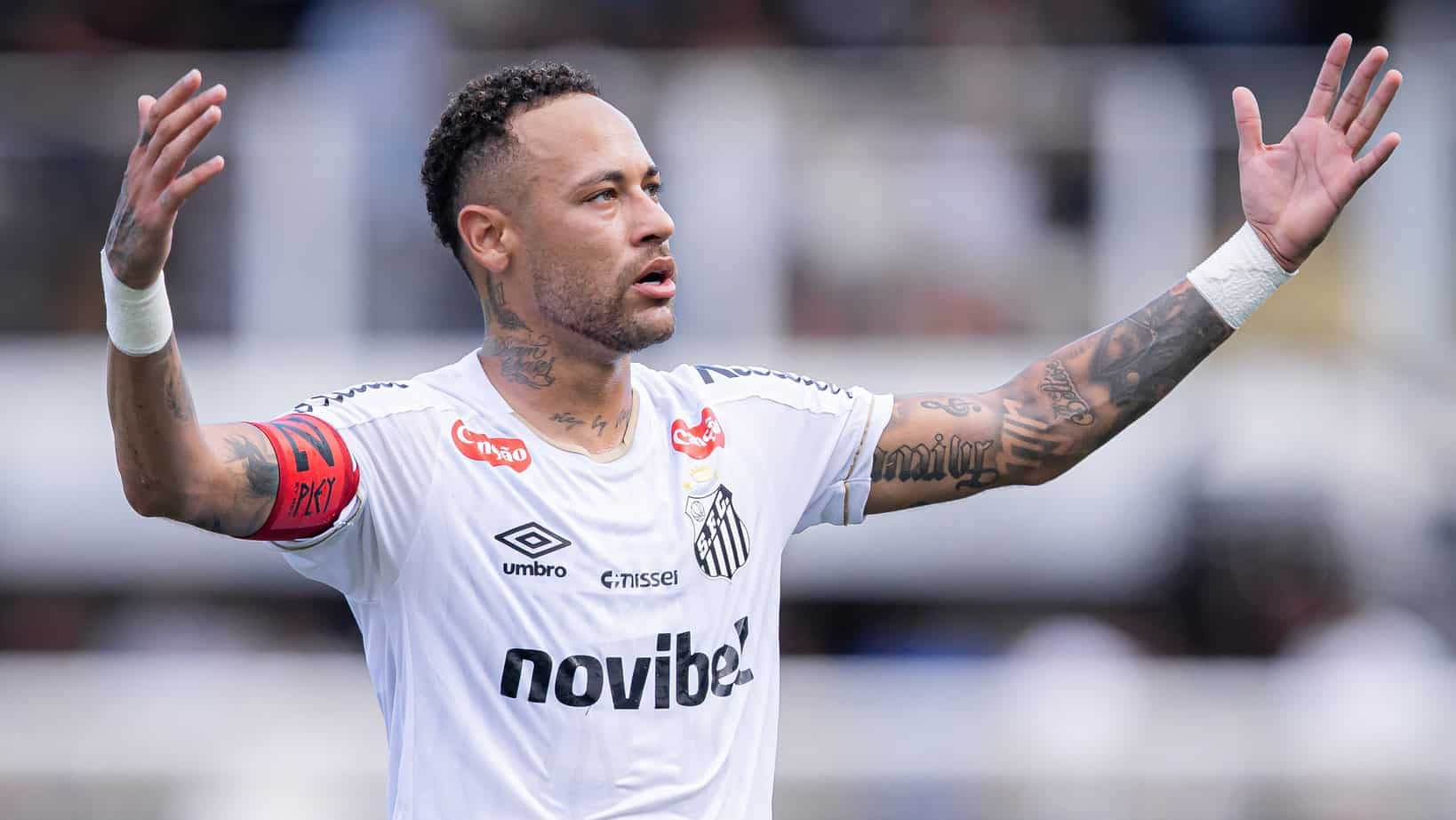 Neymar em ação pelo Santos no clássico com o Corinthians