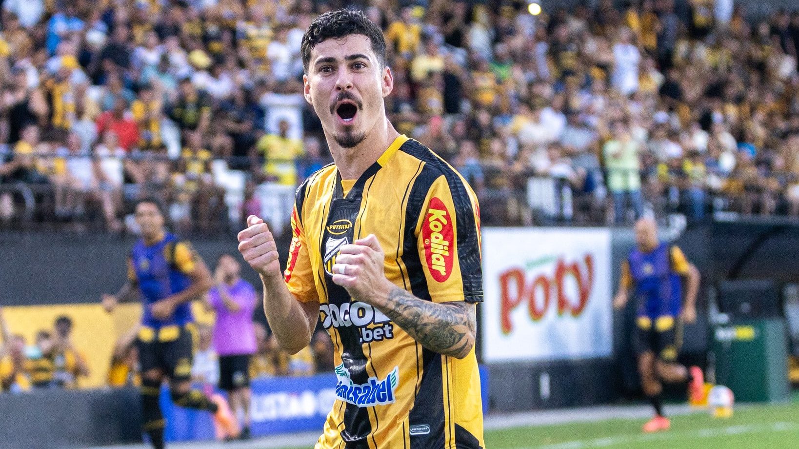 Rômulo em ação pelo Novorizontino