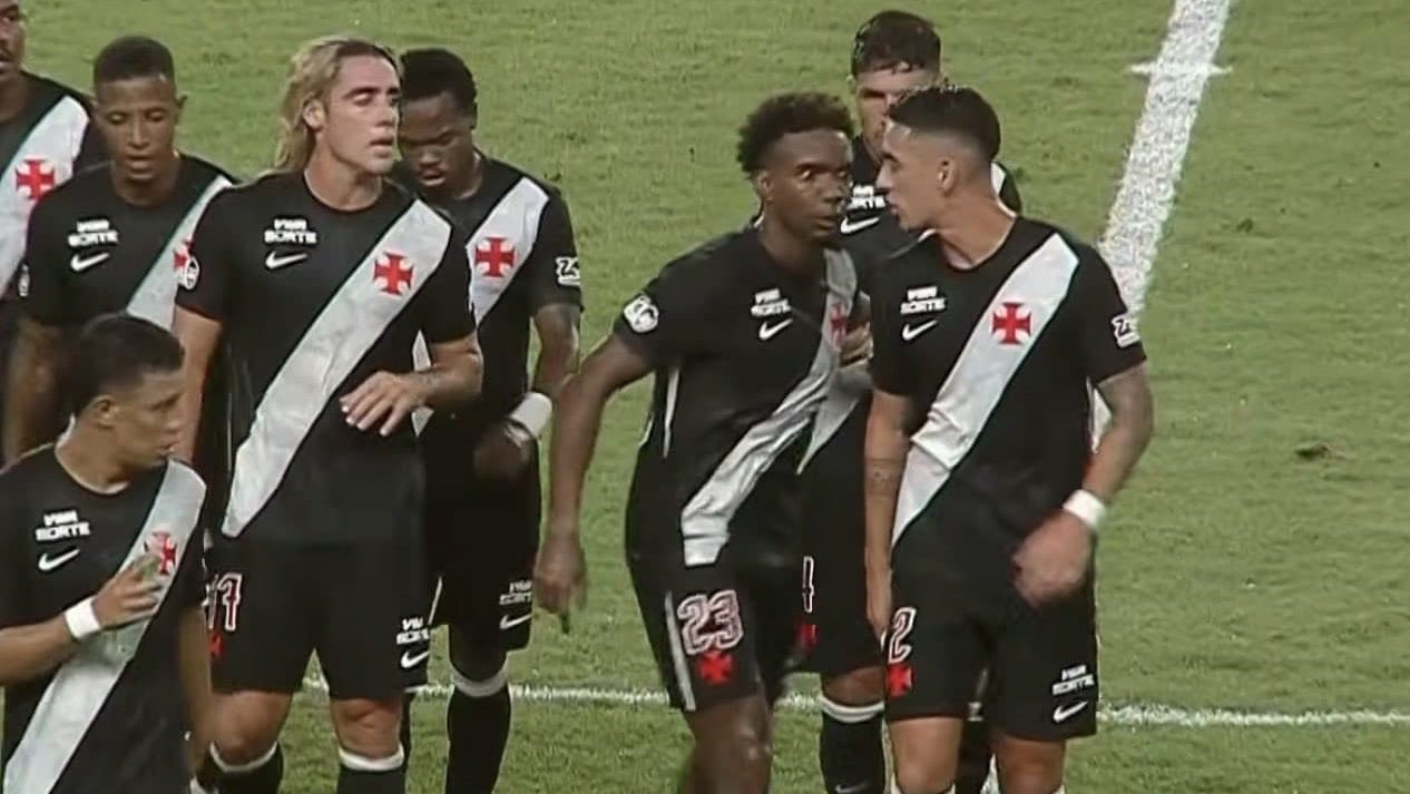 Discussão entre Thiago Mendes e Puma Rodríguez em Paysandu x Vasco