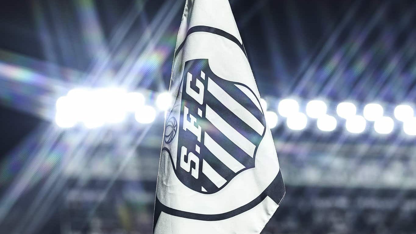 Bandeirinha do Santos na Vila Belmiro