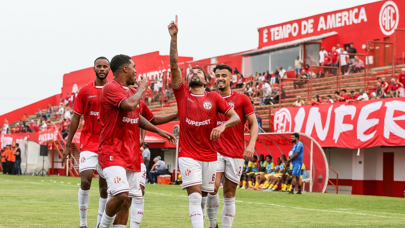 Arthur Vignoli comemorando gol pelo America
