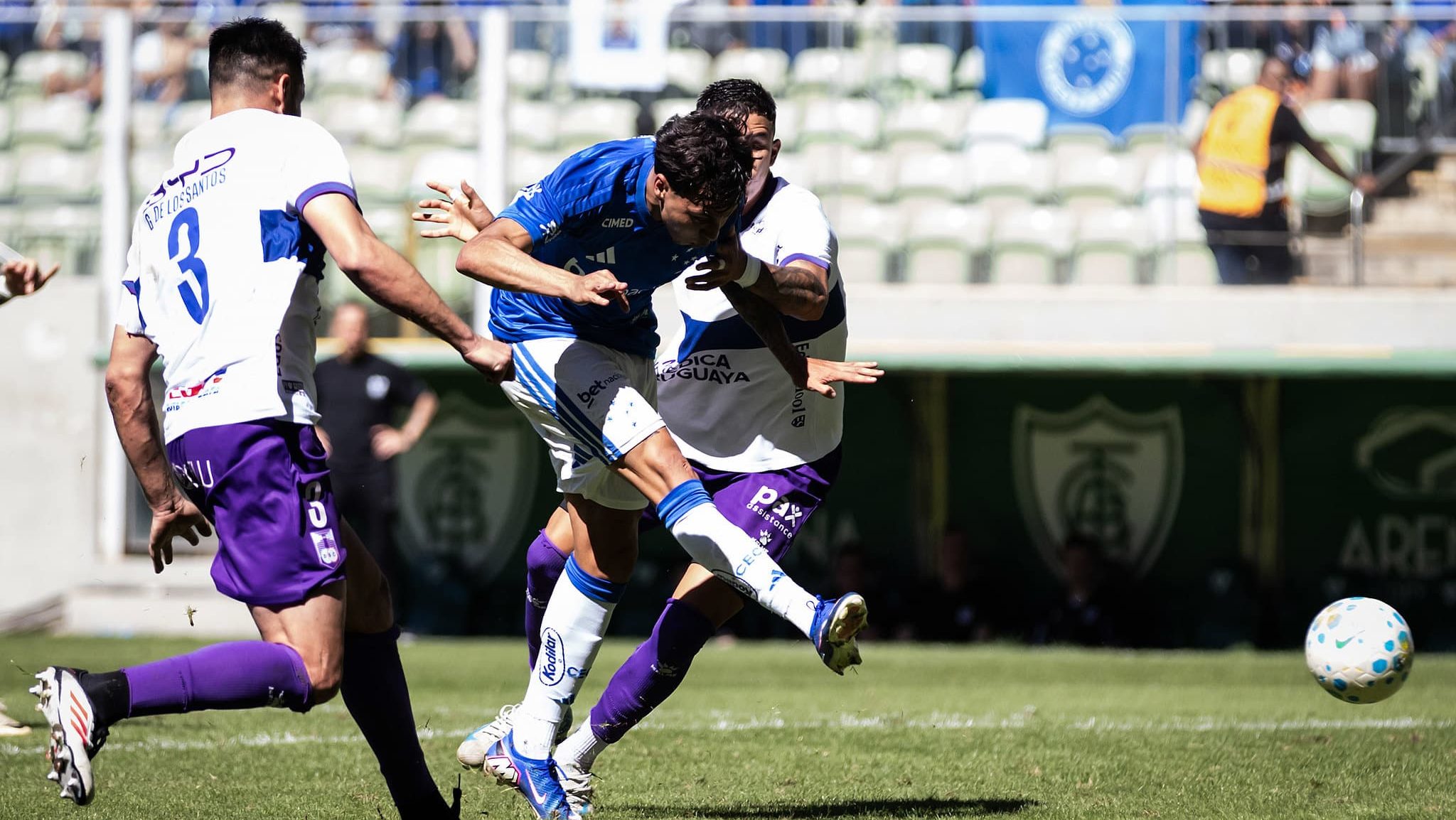 Cruzeiro vence Defensor