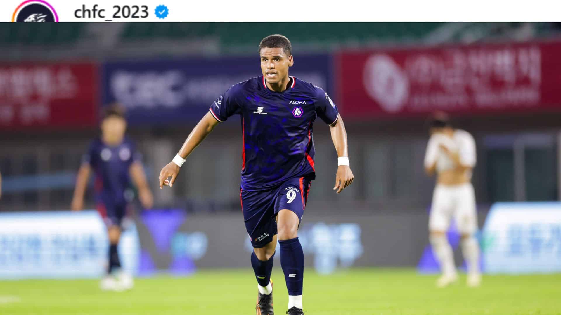Enzo Monteiro em ação pelo Cheongju