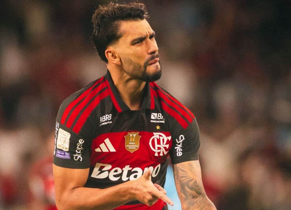 Lucas Paquetá comemora gol pelo Flamengo