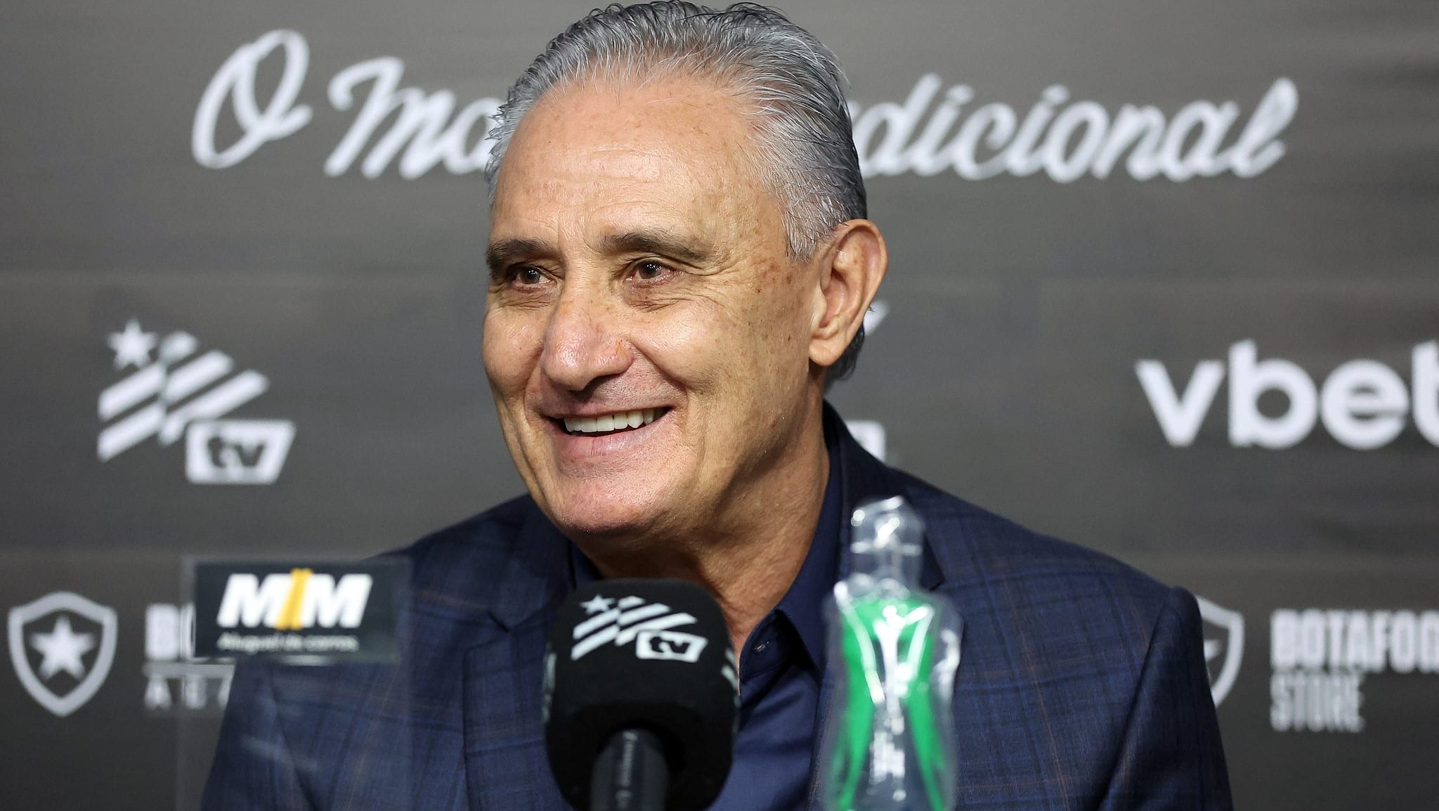 Tite, novo técnico do Botafogo, sorrindo