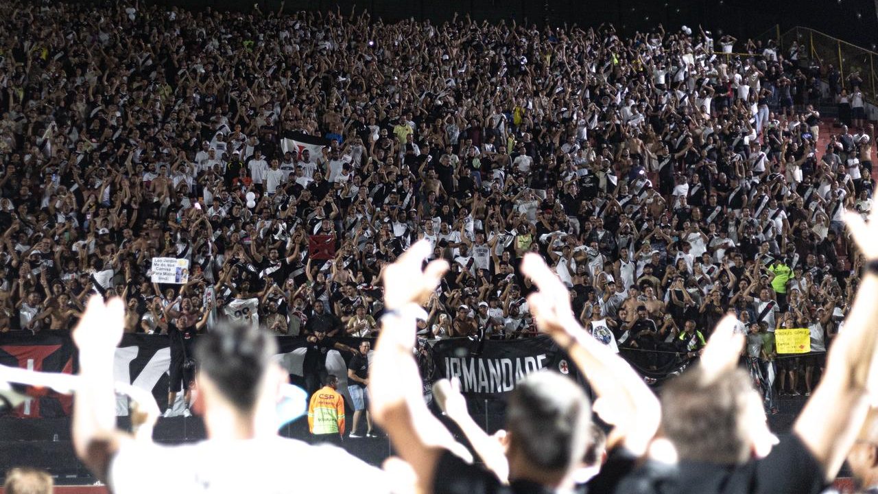 Torcida do Vasco presente no Barradão